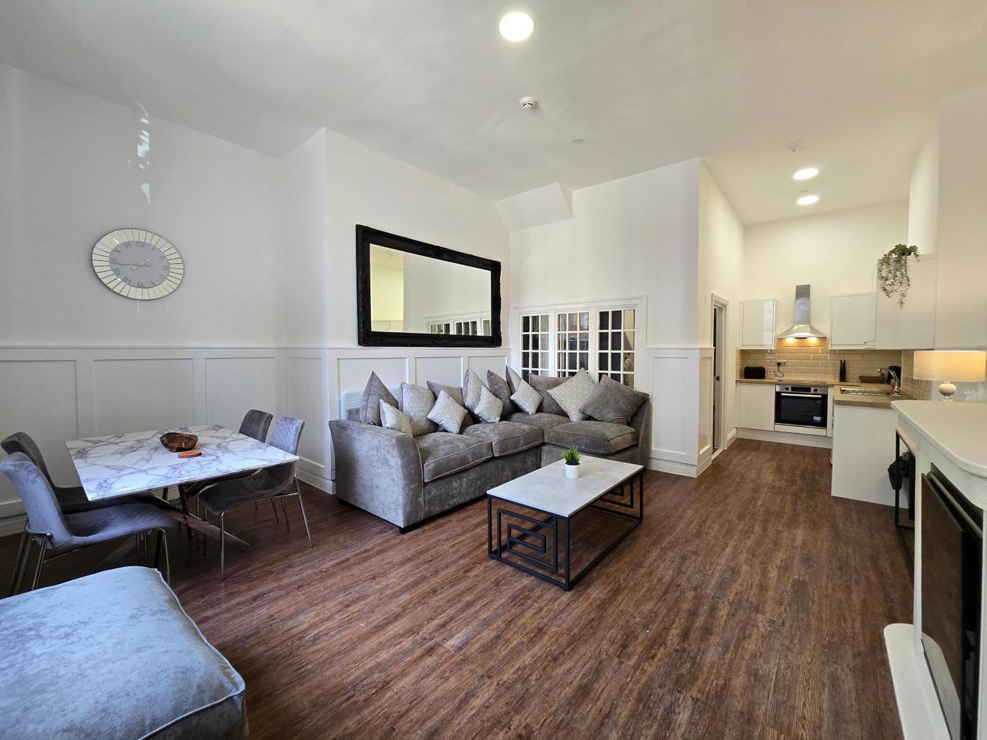 Two Bedroom Flat In Bay With Roof Terrace